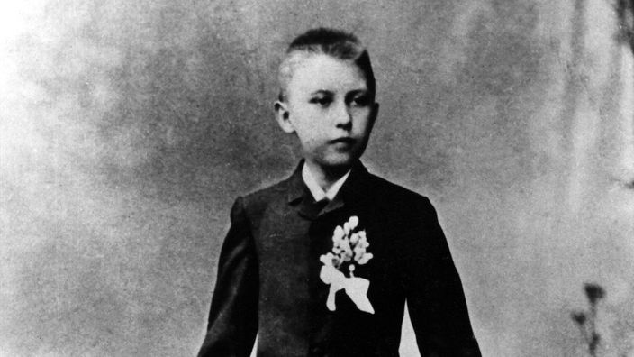 Konrad Adenauer bei seiner Erstkommunion.