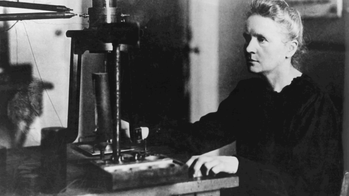 Schwarzweiß-Aufnahme von Marie Curie