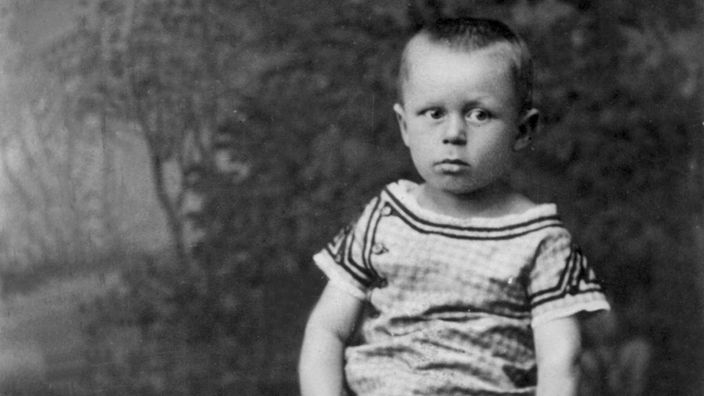 Schwarzweiß-Foto von Thomas Mann als Kind