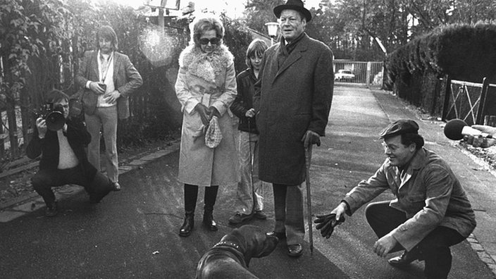 Schnappschuss aus dem Norwegen-Urlaub: Willy Brandt mit seiner Frau Rut, daneben Günter Guillaume.