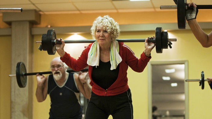 Senioren im Fitnessstudio