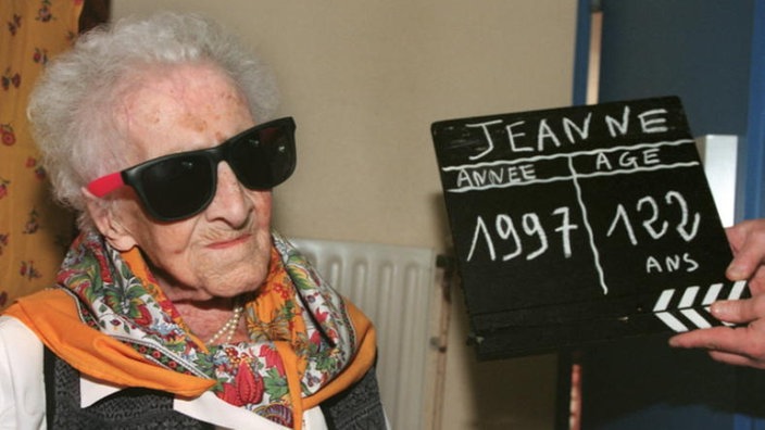 Die Französin Jeanne Calment im Alter von 122 Jahren. | Bildquelle: picture-alliance Die Französin Jeanne Calment im Alter von 122 Jahren.