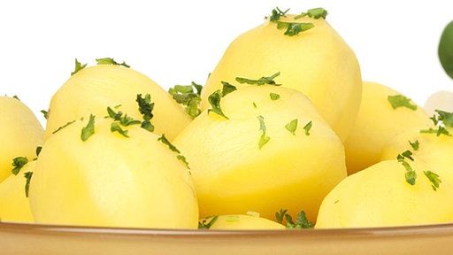 Großaufnahme von mehreren Kartoffeln nebeneinander.