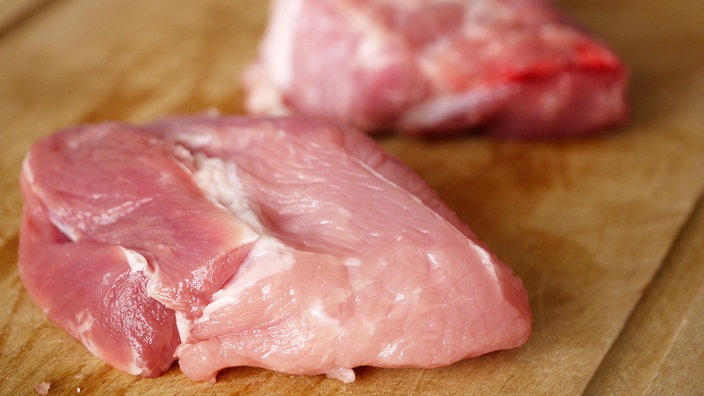 Zwei Stücke Schweinefleisch | Bildquelle: Morguefile.com (rechtefrei) Zwei Stücke Schweinefleisch