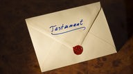 Ein Umschlag mit der handschriftlichen Aufschrift "Testament"