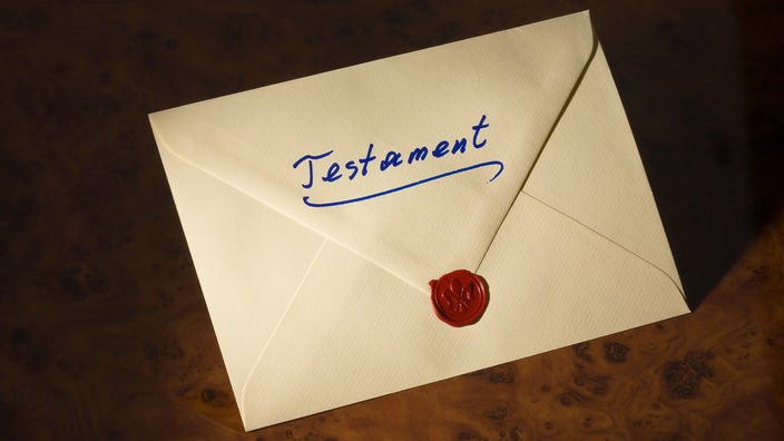 Ein Umschlag mit der handschriftlichen Aufschrift "Testament"