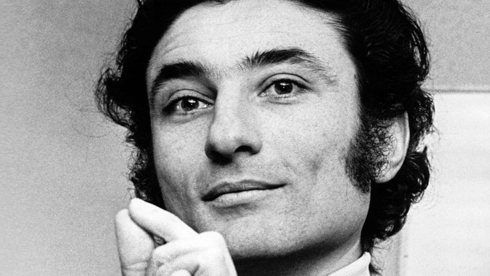 Samy Molcho im Portrait, er legt Daumen und Zeigefinger zu einer Geste zusammen | Bildquelle: dpa Samy Molcho im Portrait, er legt Daumen und Zeigefinger zu einer Geste zusammen