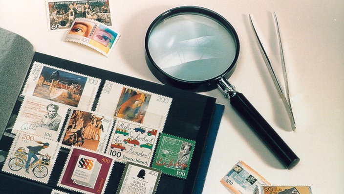 Zubehör für das Sammeln von Briefmarken | Bildquelle: SWR Zubehör für das Sammeln von Briefmarken