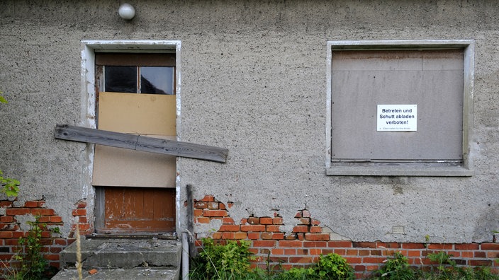 leerstehendes Haus. | Bildquelle: ddp/Norbert Millauer leerstehendes Haus.