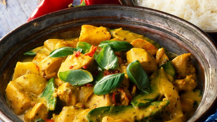 Gelbes Curry aus Thailand mit Reis | Bildquelle: picture alliance / Foodcollection Gelbes Curry aus Thailand mit Reis