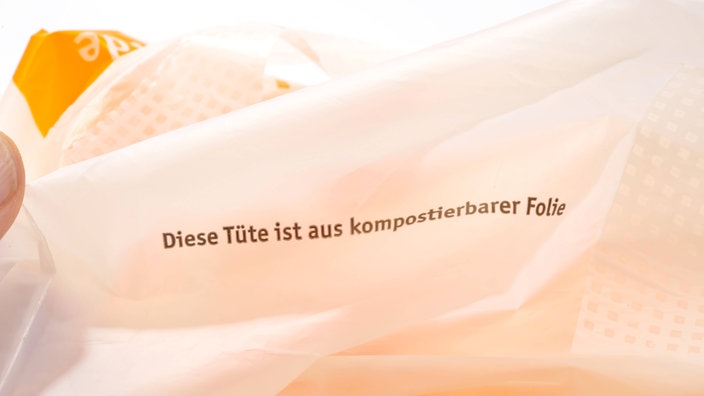 Tüte mit Aufschrift "Diese Tüte ist aus kompostierbarer Folie" | Bildquelle: Imago/Niehoff Tüte mit Aufschrift "Diese Tüte ist aus kompostierbarer Folie"