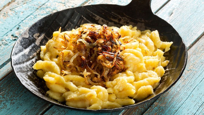 Käsespätzle | Bildquelle: Mauritius/Westend61 Käsespätzle