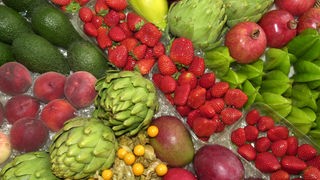 Eine Präsentation von Obst und Gemüse für eine Messe.