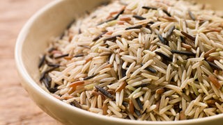 Schale mit verschiedenen Reissorten