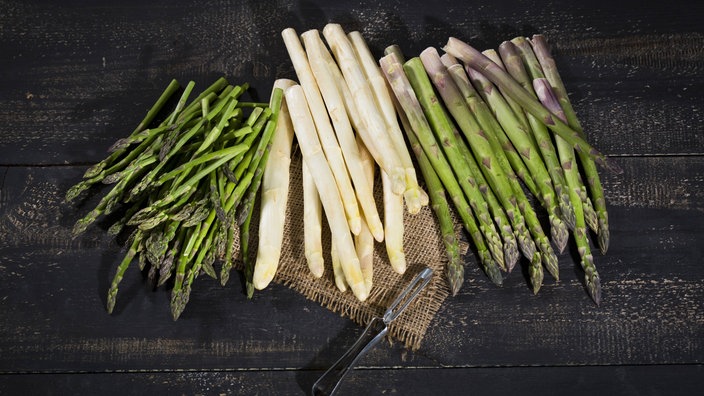 Grüner und weißer Spargel