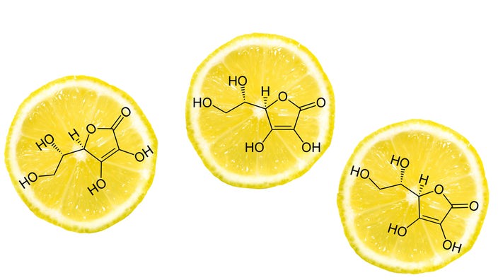 Bildkomposition, bei der die chemische Formel für Vitamin C auf einer Zitronenscheibe zu sehen ist.