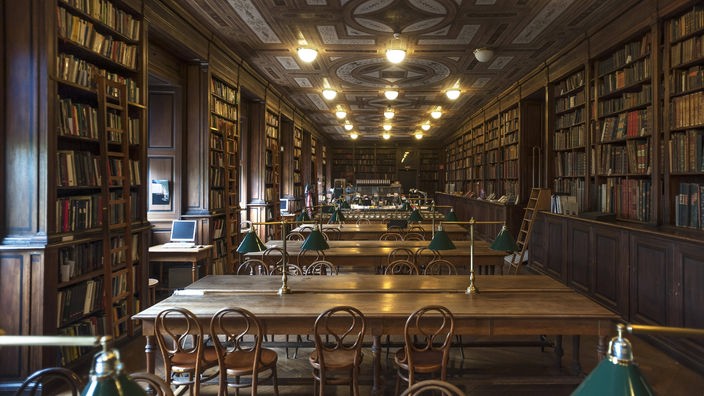 Lesesaal der Wiener Universitätsbibliothek Schillerplatz