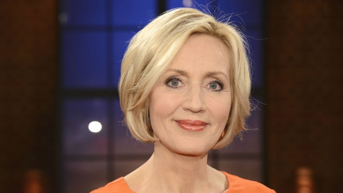 ZDF heute Moderatorin Petra Gerster im Fernsehstudio von der Sendung "Kölner Treff".