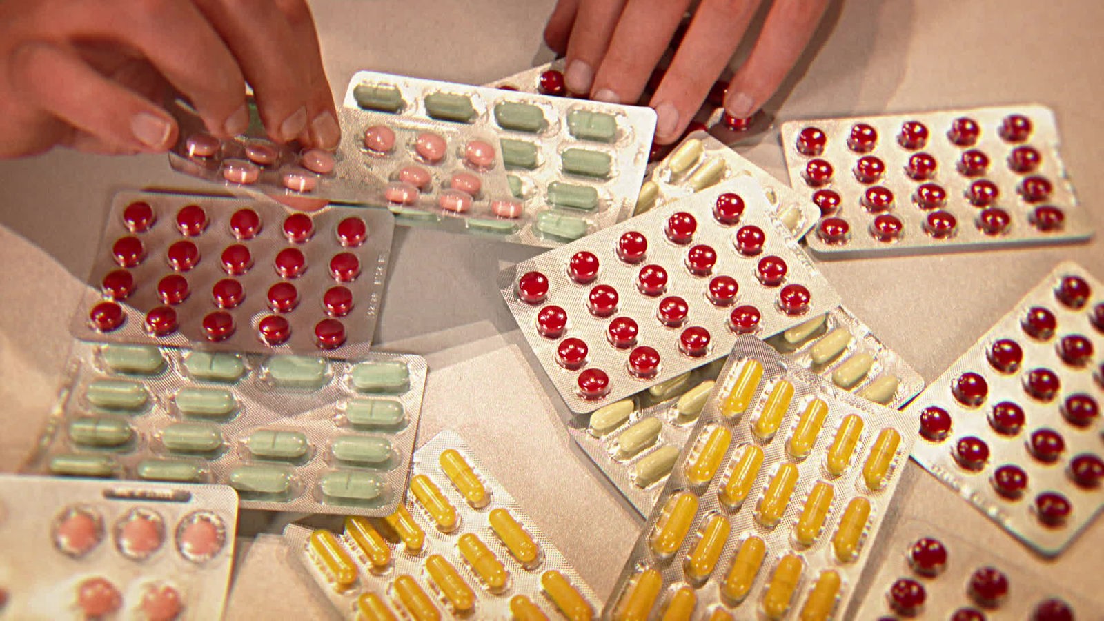Screenshot aus dem Film "Alternativmedizin – Immer ohne Nebenwirkungen?"