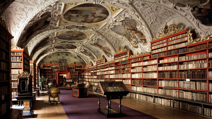 Blick in die theologische Bibliothek von Kloster Strahov in Prag