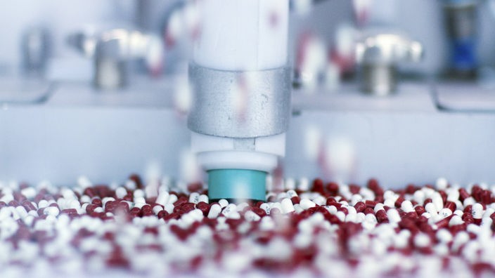 In einem Pharmaunternehmen werden Medikamente hergestellt.