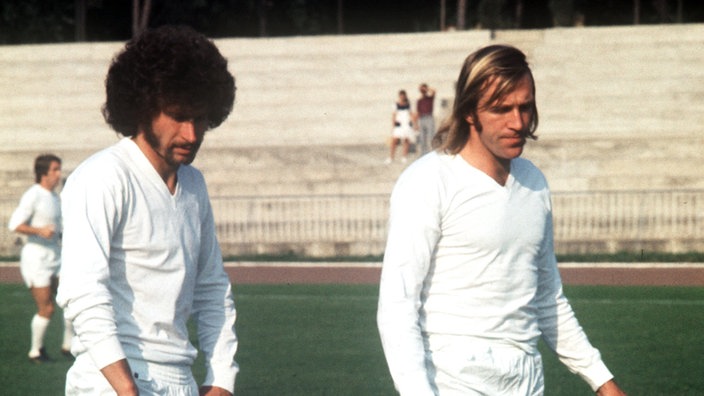 Günther Netzer und Paul Breitner auf dem Platz.