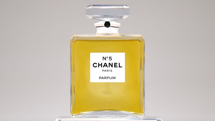 Eine Flasche Chanel No 5.