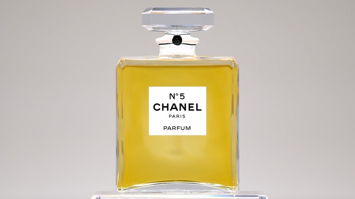Eine Flasche Chanel No 5. | Bildquelle: Reuters/Benoit Tessier Eine Flasche Chanel No 5.
