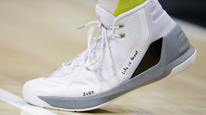 Basketballschuh | Bildquelle: AP/David Goldman Basketballschuh