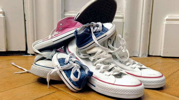 Chucks verschiedener Größen | Bildquelle: Mauritius Chucks verschiedener Größen