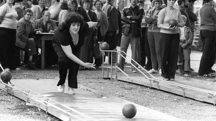 Beim 12. Kreissportfest der Werktätigen des Ostberliner Stadtbezirkes Weißensee am 19.06.1980 im Stadion Buschallee erfreute sich der Kegelwettbewerb regen Zuspruchs.