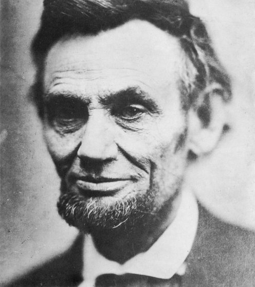 schwarz-weiß-Portraitaufnahme von Abraham Lincoln.
