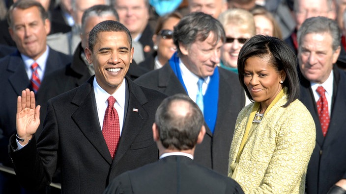 Barack Obama mit Frau Michele Obama bei seiner Amtseinführung. | Bildquelle: Imago Barack Obama mit Frau Michele Obama bei seiner Amtseinführung.