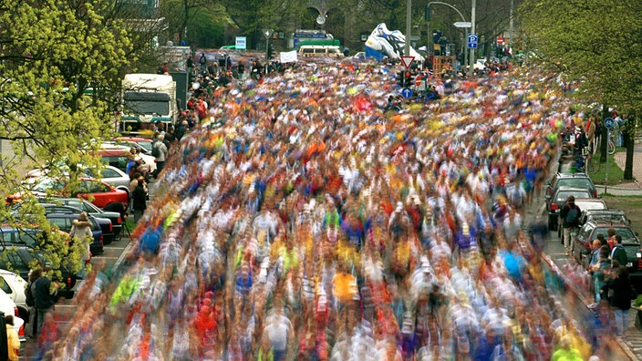Marathonläufer, verwischt | Bildquelle: Reuters Marathonläufer, verwischt