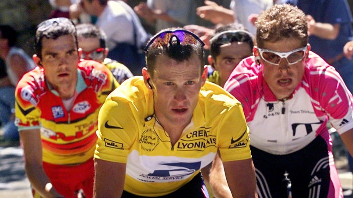 Lance Armstrong und Jan Ullrich auf ihren Rädern bei der Tour de France 2000