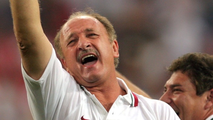 Felipe Scolari jubelt | Bildquelle: dpa/Youri Kochetkov Felipe Scolari jubelt