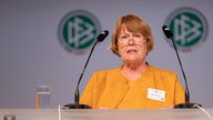 Hannelore Ratzeburg beim DFB-Bundestag 2019