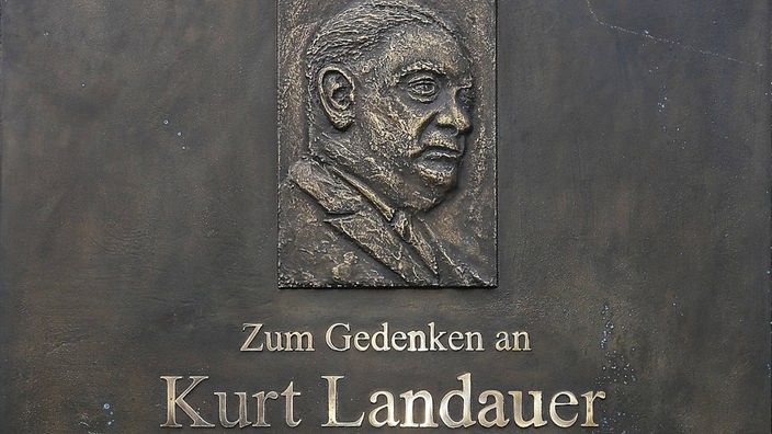 Gedenktafel an Kurt Landauer vor der Arena in München