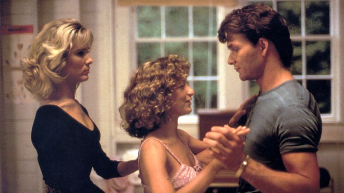 Filmszene aus "Dirty Dancing": Frances erhält von Tanzlehrer Johnny Mambo-Unterricht.