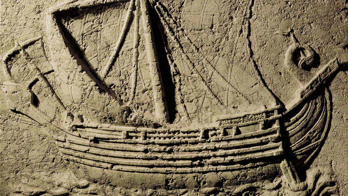Ein phönizisches Handelsschiff, abgebildet auf einem Steinrelief.