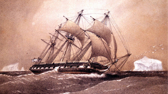 Ein Segelschiff mit geblähten Segeln auf stürmischer See.