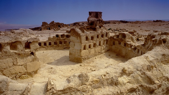 Die Festungsruine von Masada | Bildquelle: mauritius images Die Festungsruine von Masada