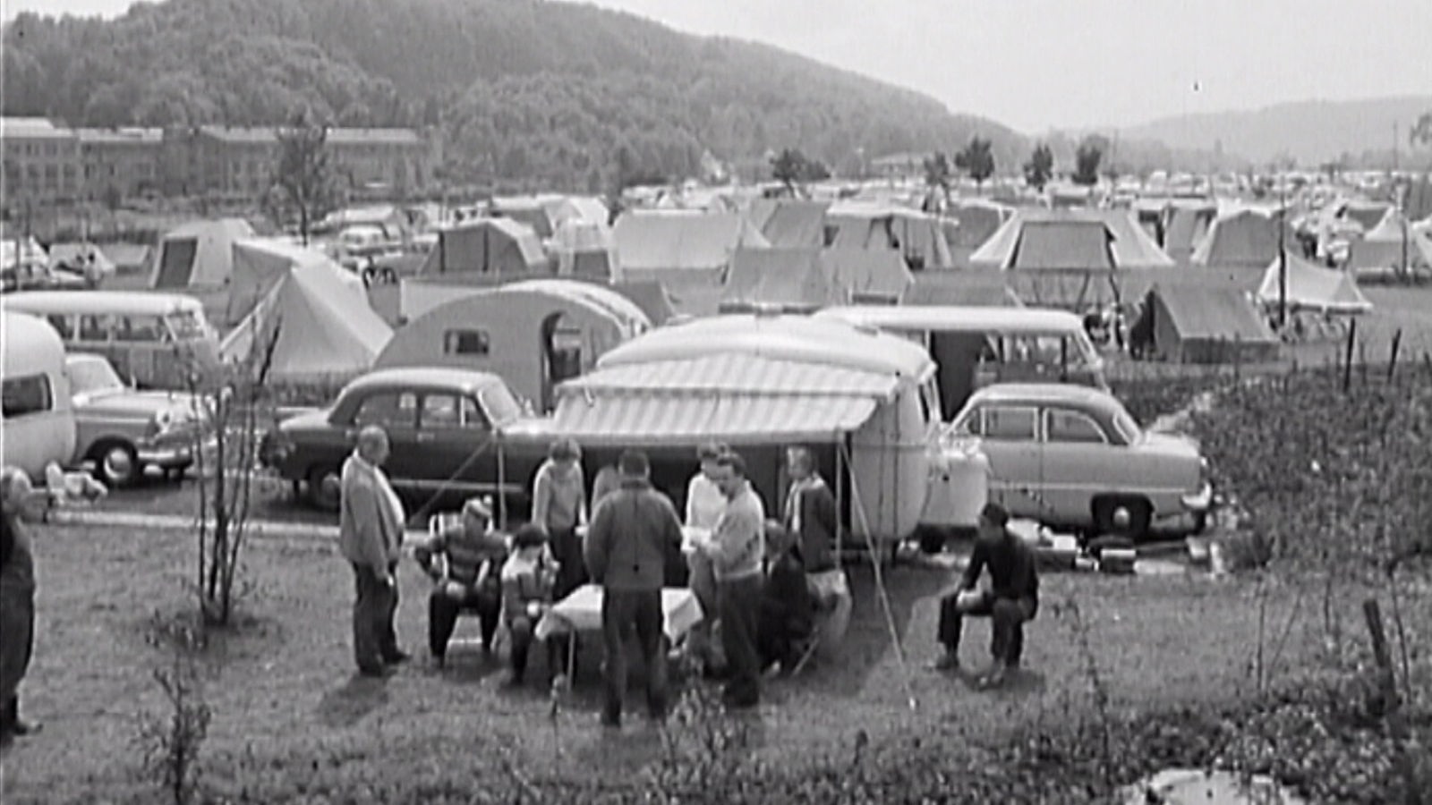 Screenshot aus dem Film "Campingboom in den 1950ern"