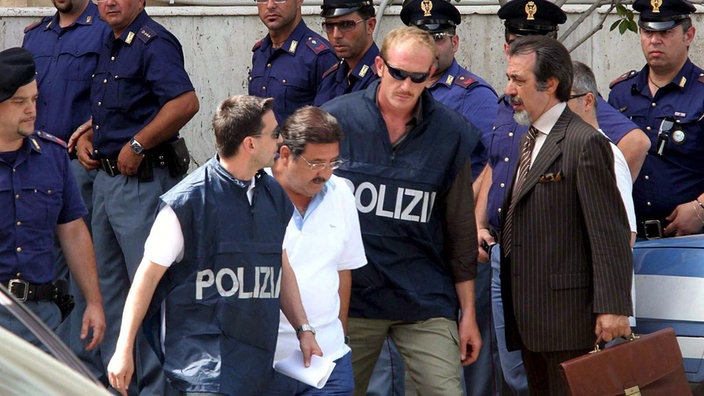 Verhaftung von Antonino Rotolo, Boss des Pagliarelli Clans | Bildquelle: dpa Verhaftung von Antonino Rotolo, Boss des Pagliarelli Clans