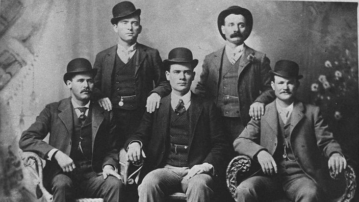 Altes Foto: Butch Cassidy und "Wild Bunch", seine Räubertruppe. | Bildquelle: akg Altes Foto: Butch Cassidy und "Wild Bunch", seine Räubertruppe.