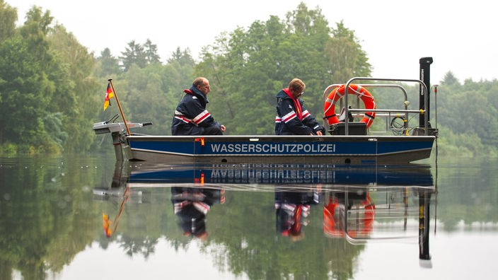 Boot der Wasserschutzpolizei auf einem See