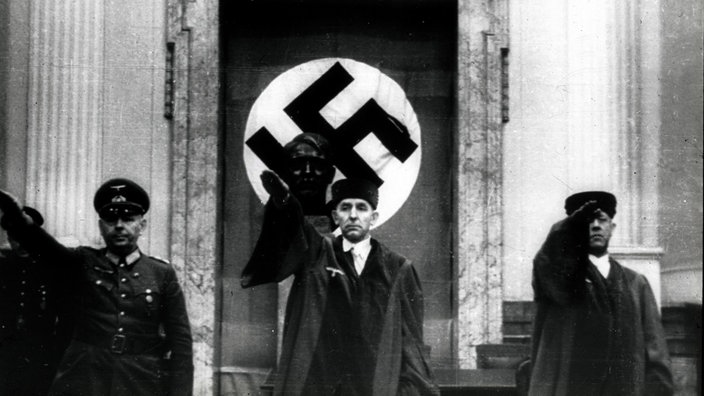 Richter am Volksgerichtshof | Bildquelle: Interfoto Richter am Volksgerichtshof