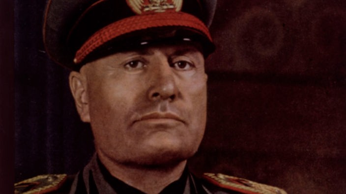 Farbfoto von Benito Mussolini.