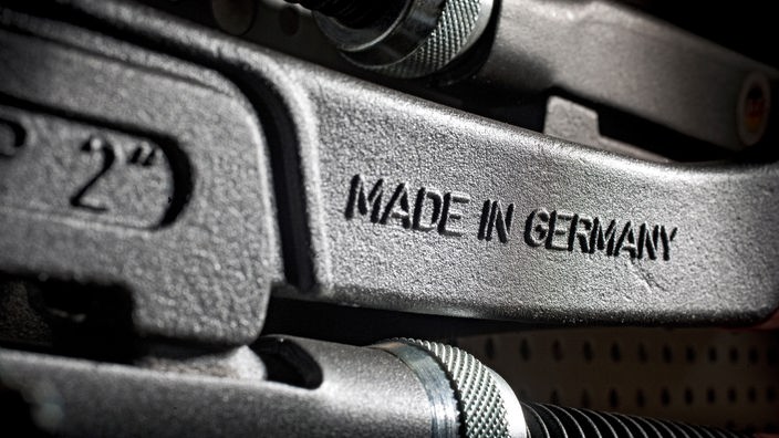 "Made in Germany"-Schriftzug, auf Stahl geprägt.