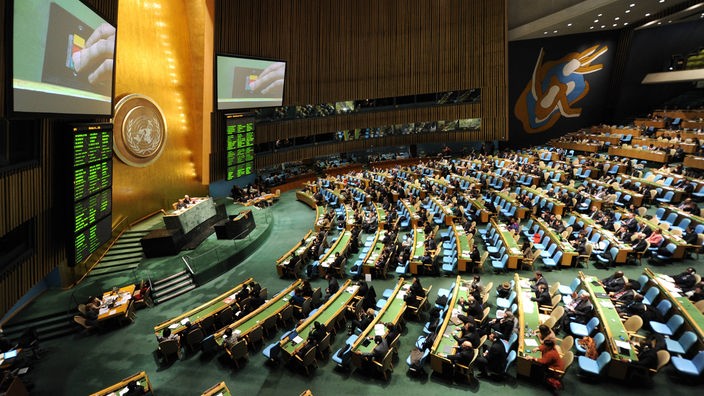 Blick in den großen Plenarsaal der UN-Generalversammlung.